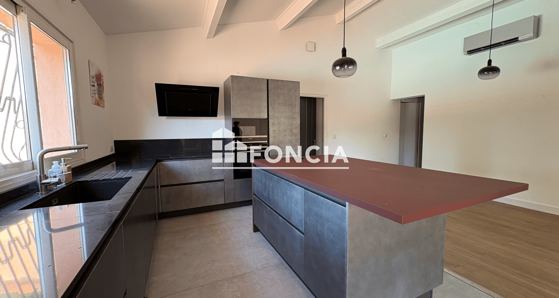 Maison 8 pièces (210 m²) à vendre - Châteauneuf-le-rouge (13790)