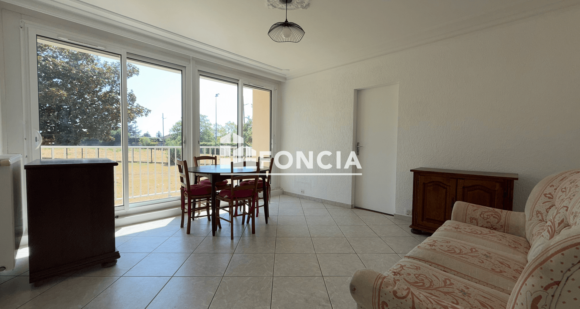 Appartement meublé 2 pièces (46 m²) à louer - Bron (69500)