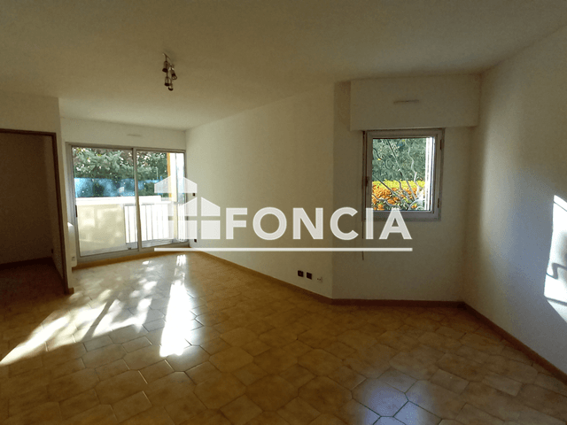 Appartement 2 pièces (42.75 m²) à louer - Nimes Cedex (30000)