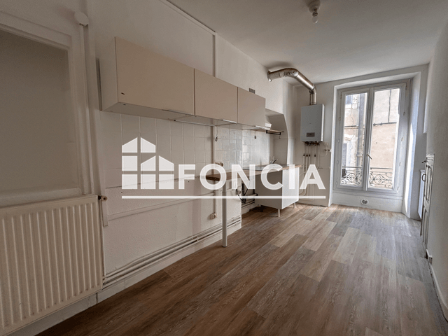 Appartement 4 pièces (81.82 m²) à louer - Nimes (30000)