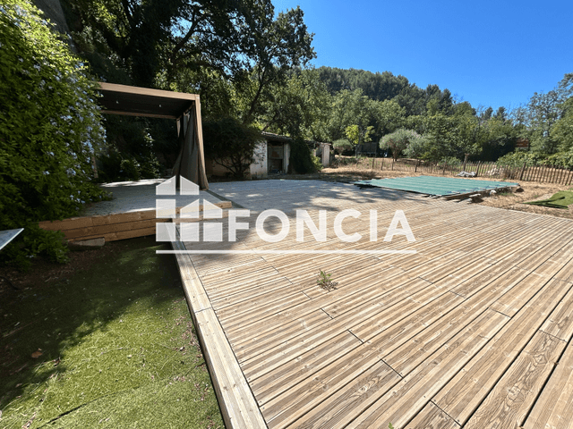 Maison 5 pièces (195.99 m²) à louer - Roquevaire (13360)