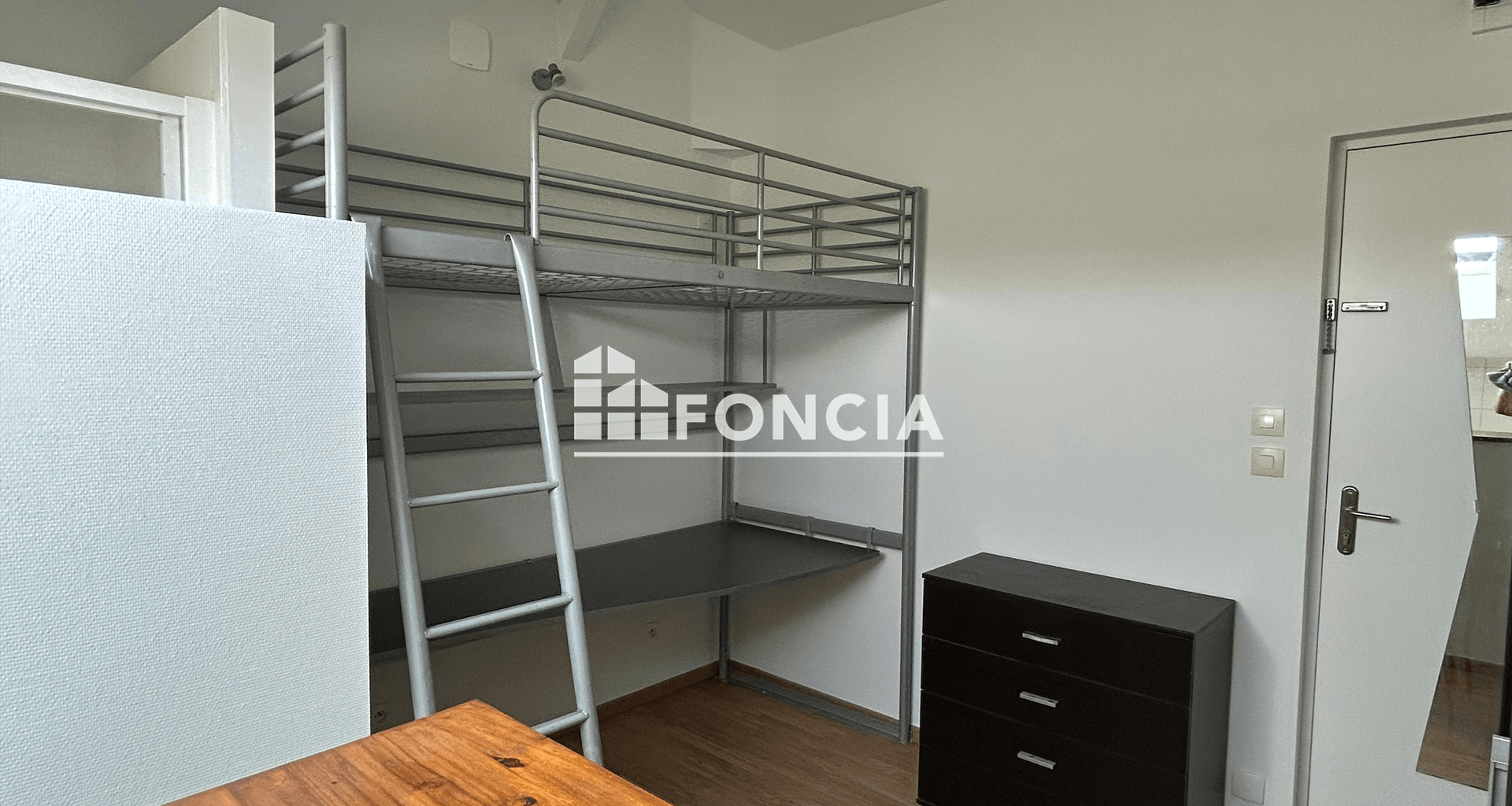 Studio meublé (10.53 m²) à louer - Orléans (45000)