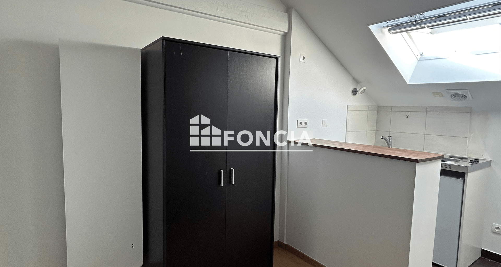 Studio meublé (10.53 m²) à louer - Orléans (45000)