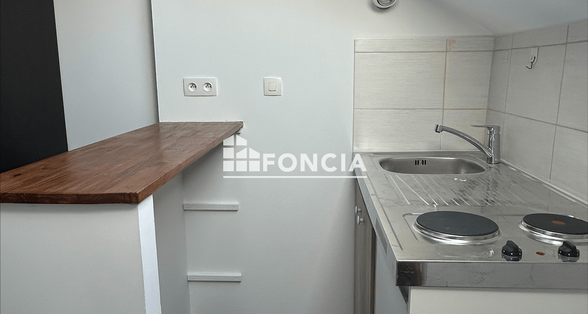 Studio meublé (10.53 m²) à louer - Orléans (45000)