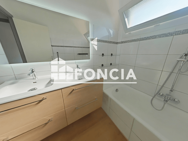 Appartement 4 pièces (84.75 m²) à louer - St Laurent Du Var (06700)
