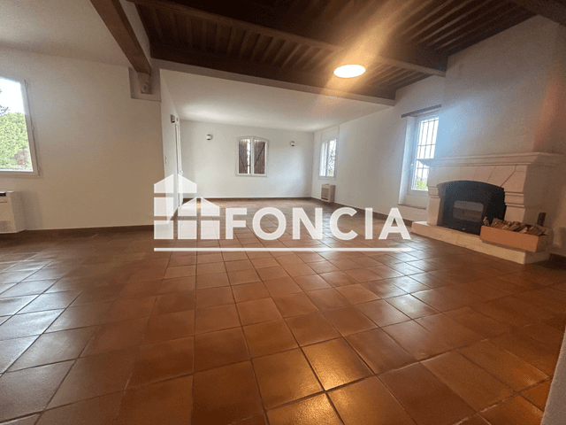 Maison 6 pièces (228.61 m²) à louer - Saint Mitre Les Remparts (13920)