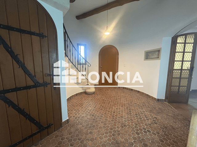 Maison 6 pièces (228.61 m²) à louer - Saint Mitre Les Remparts (13920)