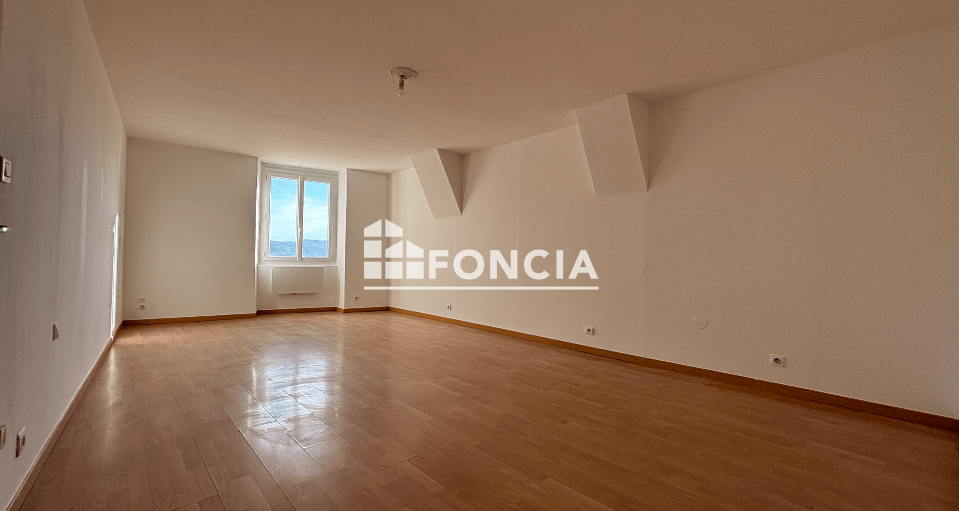 Appartement 2 pièces (71.99 m²) à louer - Cadenet (84160)
