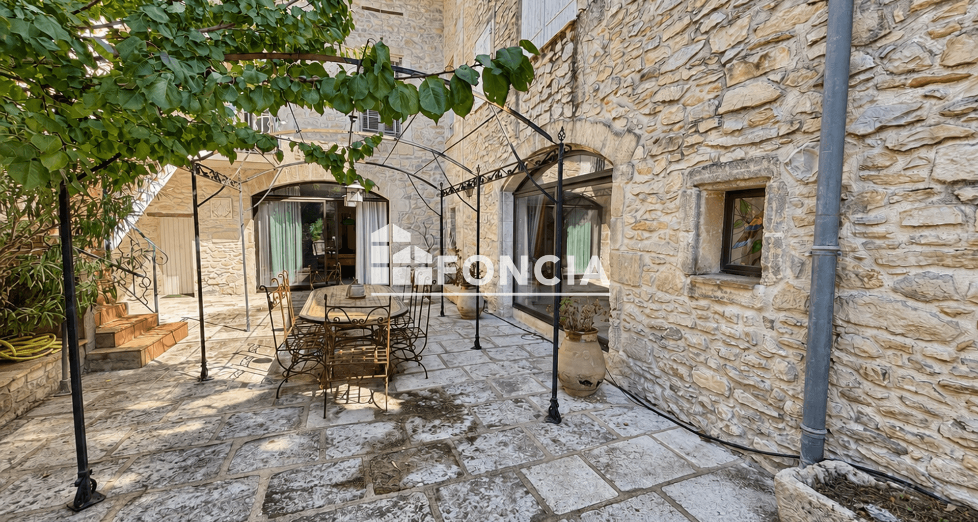 Maison 8 pièces (332.68 m²) à vendre - Clarensac (30870)