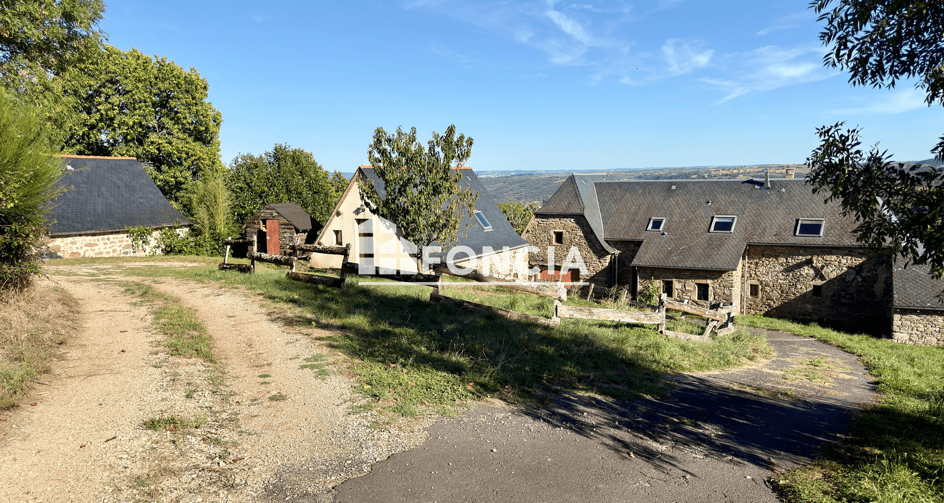 Maison 11 pièces (258 m²) à vendre - Clairvaux-d'aveyron (12330)