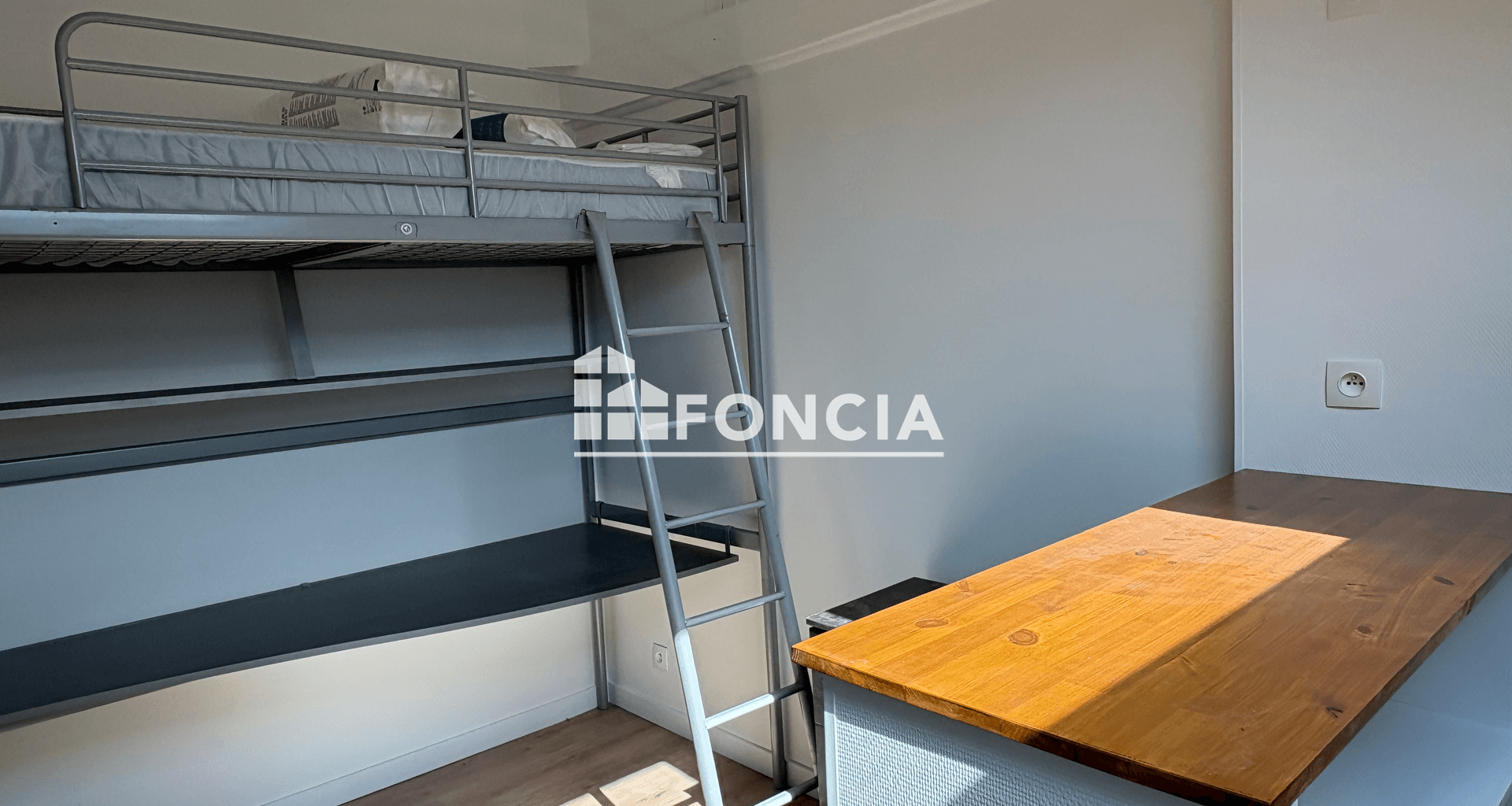 Studio meublé (10.38 m²) à louer - Orléans (45000)