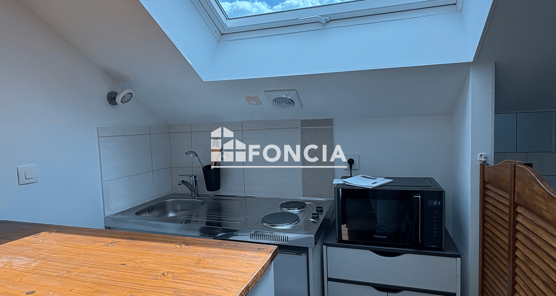 Studio meublé (10.38 m²) à louer - Orléans (45000)