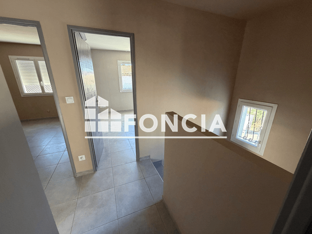 Maison 4 pièces (84 m²) à louer - Raphele (13200)
