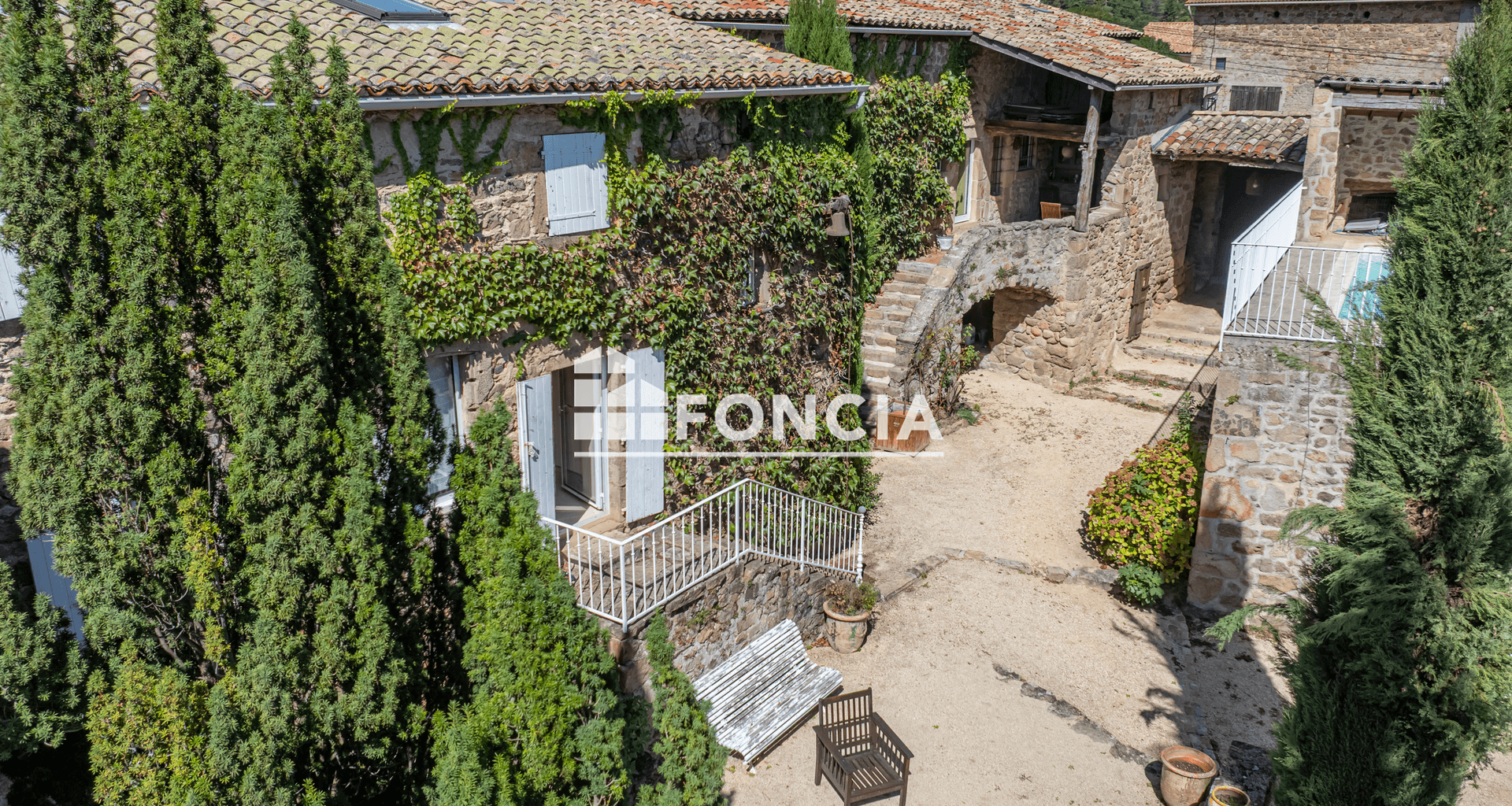 Maison 9 pièces (280 m²) à vendre - Peaugres (07340)