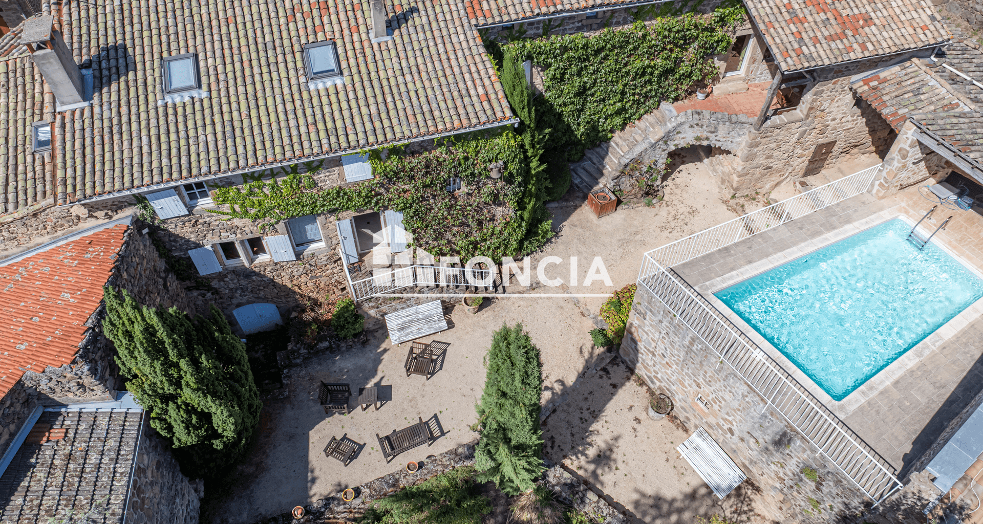 Maison 9 pièces (280 m²) à vendre - Peaugres (07340)