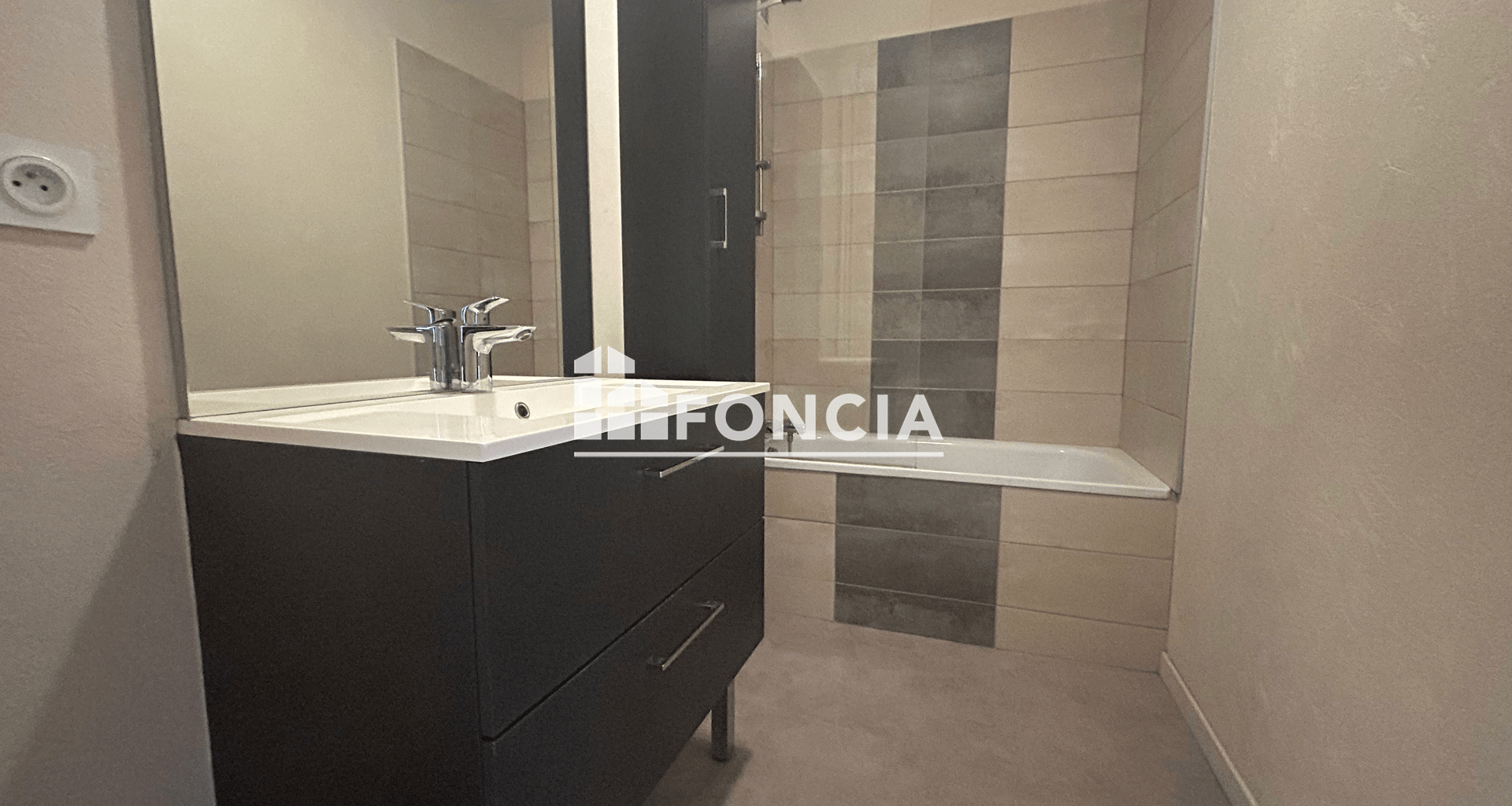 Appartement 4 pièces (76.61 m²) à louer - Roanne (42300)