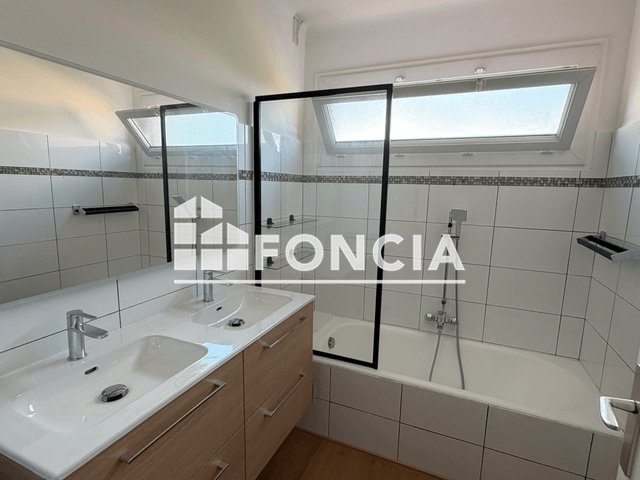 Appartement 4 pièces (84.75 m²) à louer - St Laurent Du Var (06700)