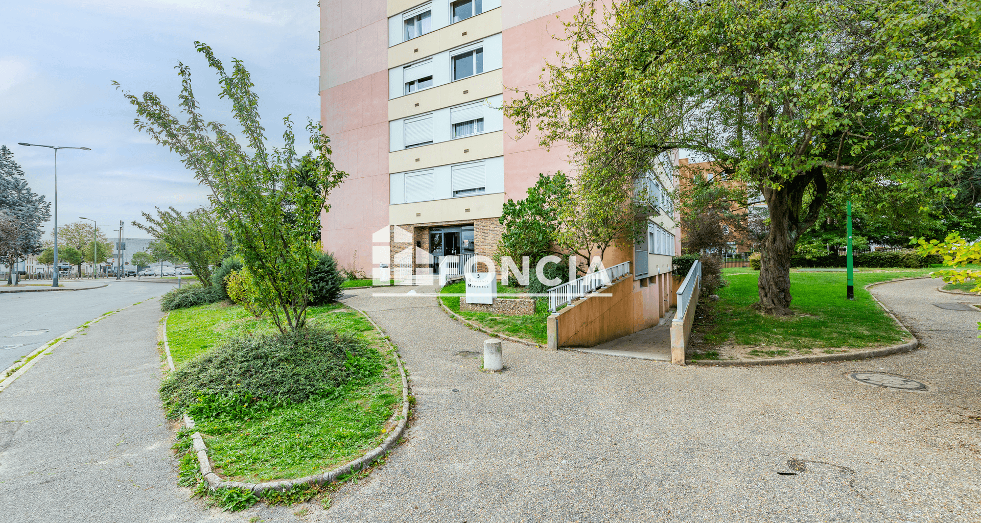 Appartement 6 pièces (104 m²) à vendre - Saint-étienne-du-rouvray (76800)