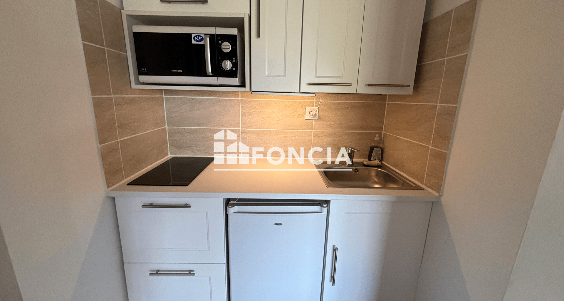 Studio meublé (26.88 m²) à louer - Hyères (83400)